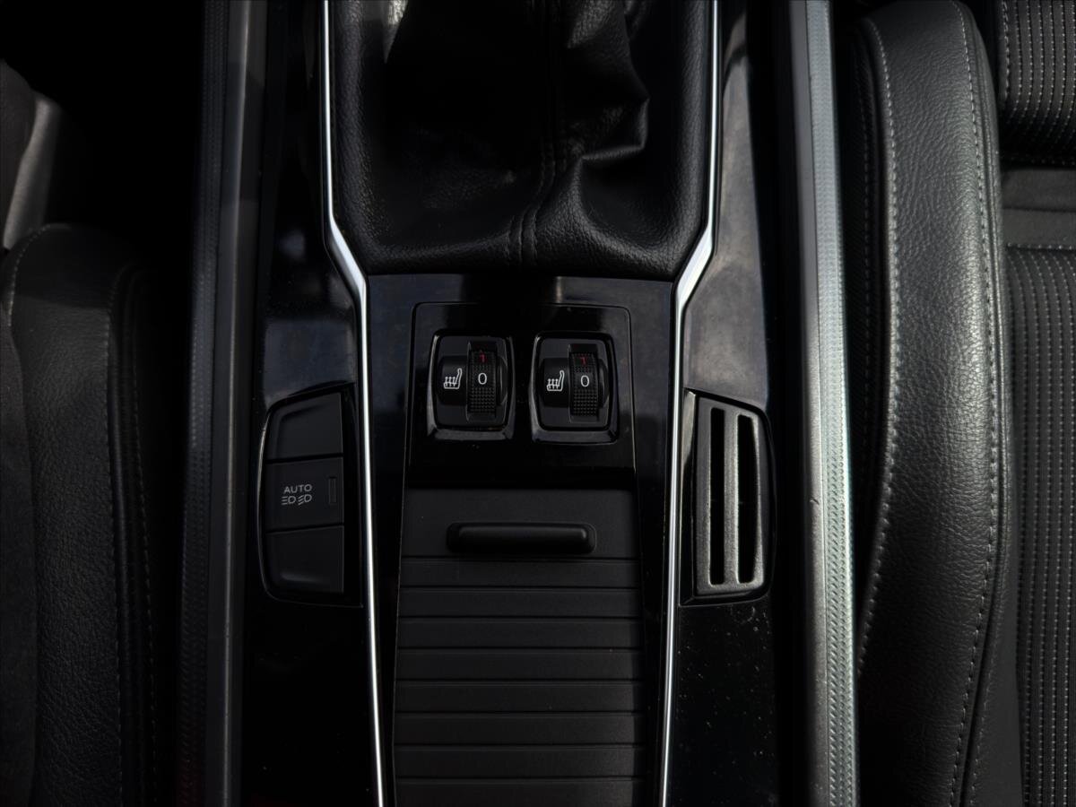 Peugeot 508 Sedan / Limuzína 2,0 l 120 kw