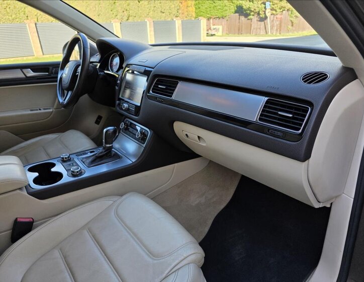 Volkswagen Touareg SUV / Terénní 4,1 l 250 kw