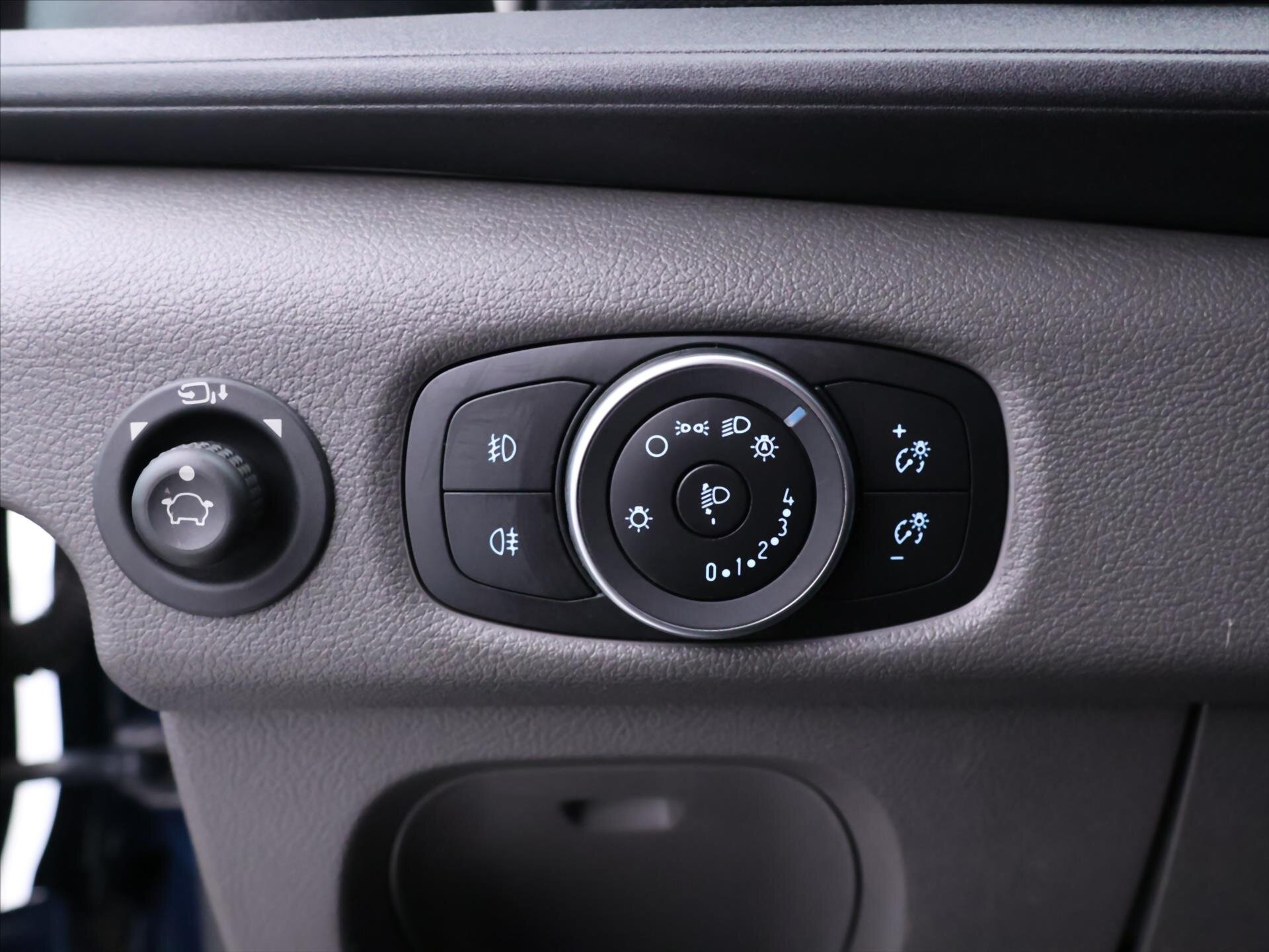 Ford Transit Kombi 2,0 l 96 kw