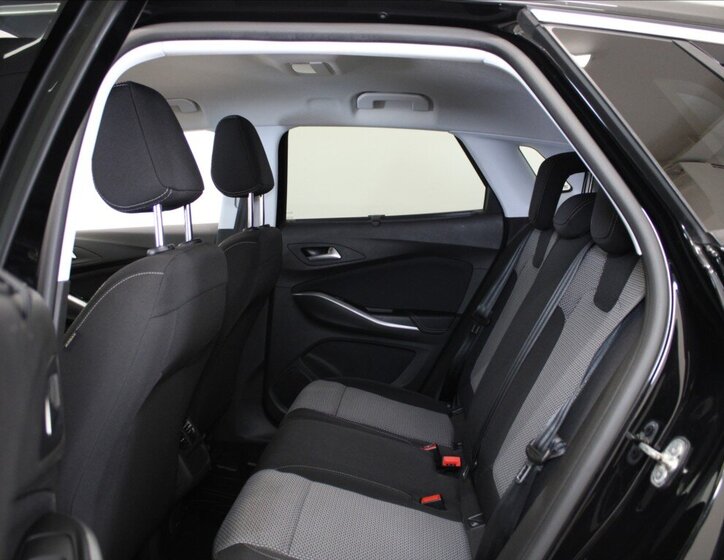 Opel Grandland X SUV / Terénní 1,2 l 96 kw