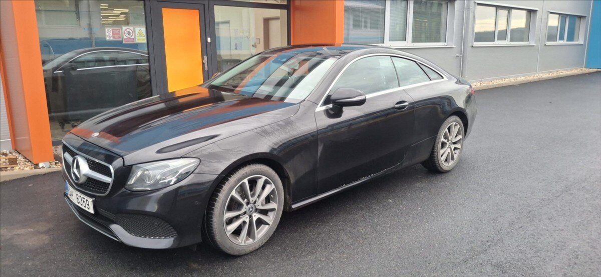 Mercedes-Benz Třídy E Kupé 2,0 l 143 kw