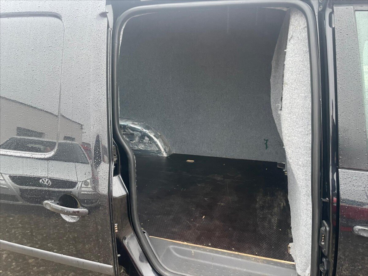 Volkswagen Caddy Skříň 1,6 l 75 kw