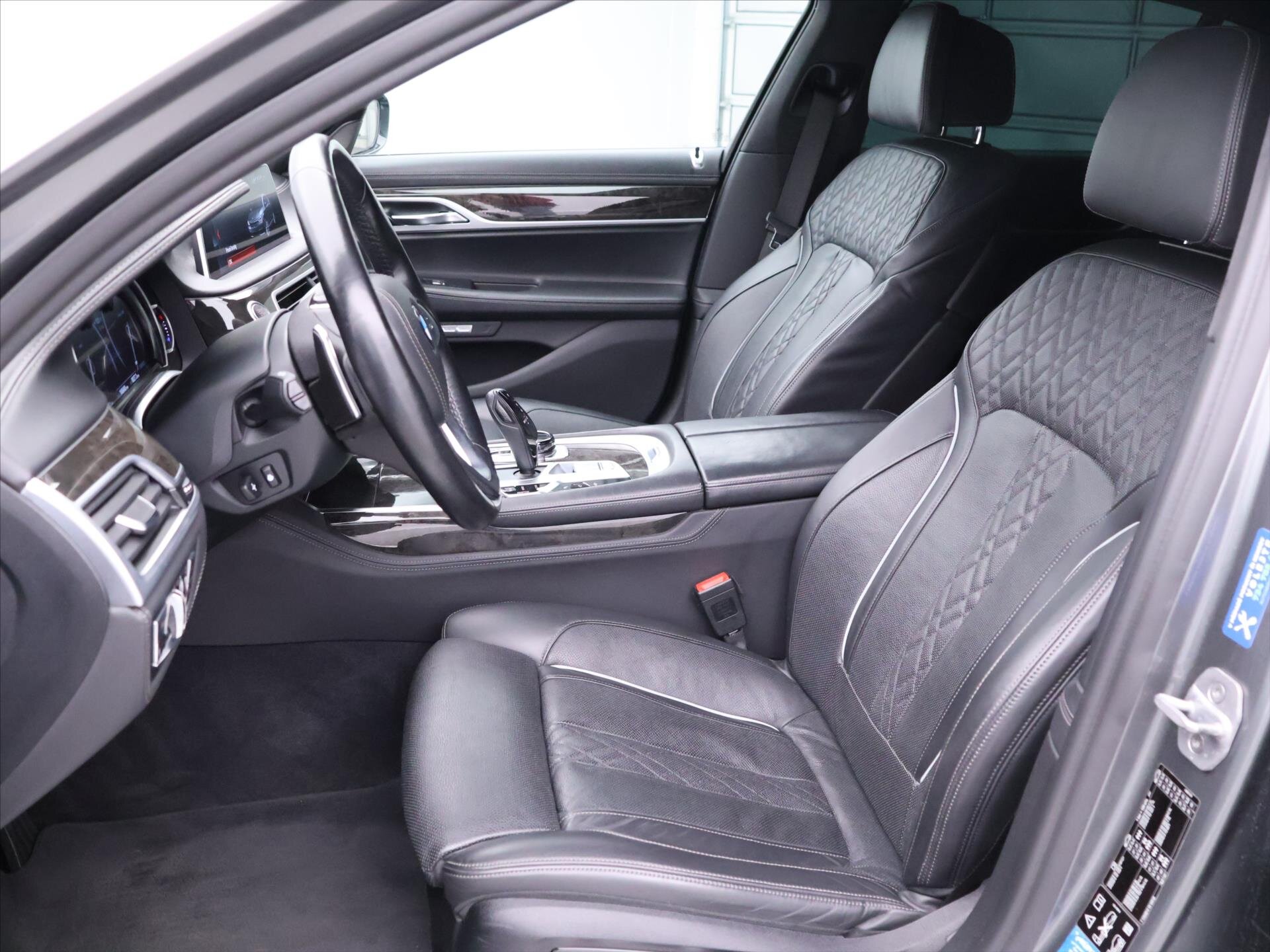 BMW Řada 7 Sedan / Limuzína 4,4 l 330 kw