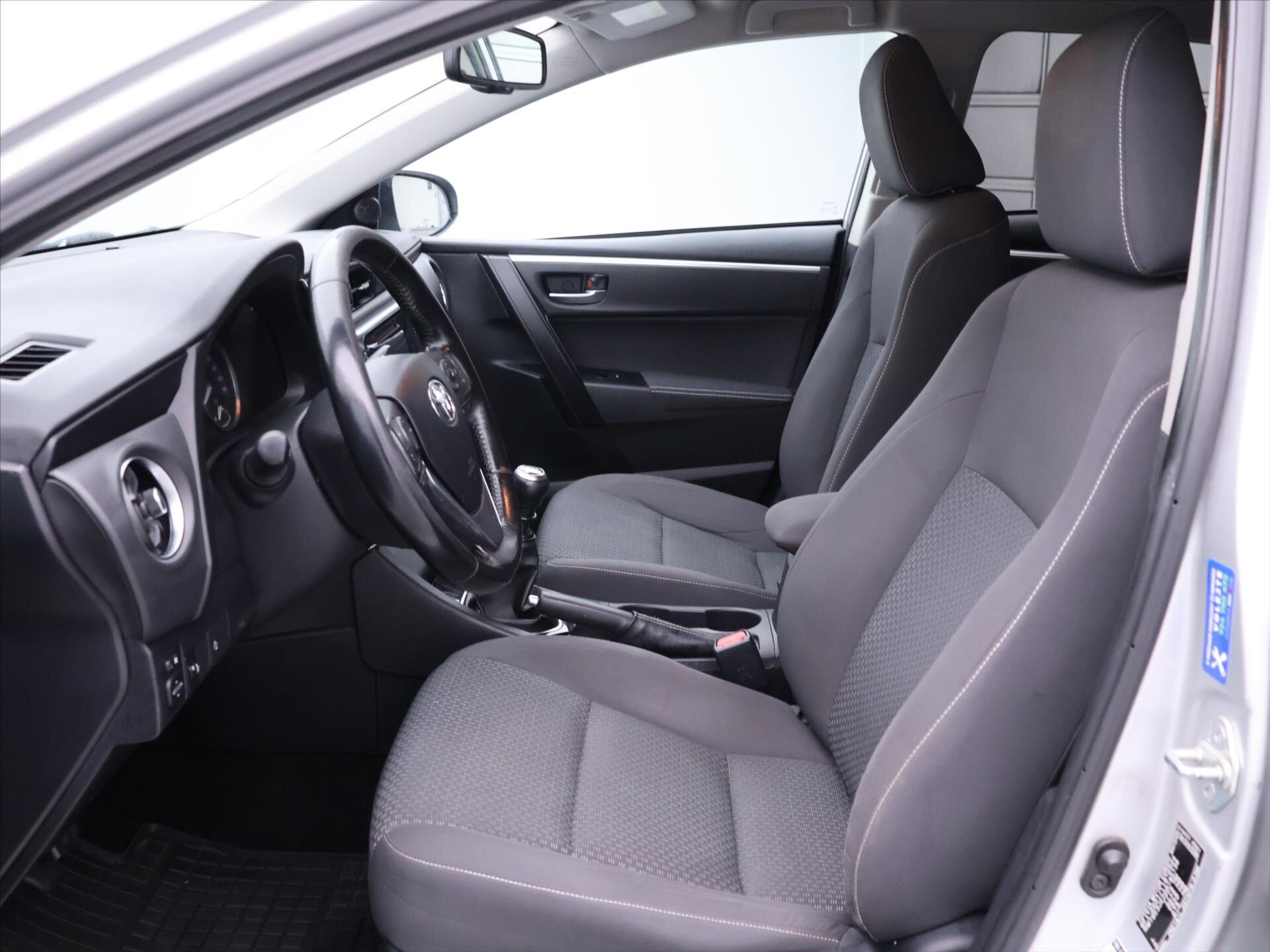 Toyota Corolla Sedan / Limuzína 1,6 l 97 kw