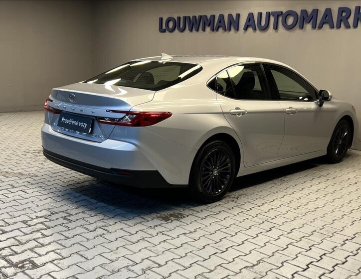 Toyota Camry Sedan 2,5 l 137 kw