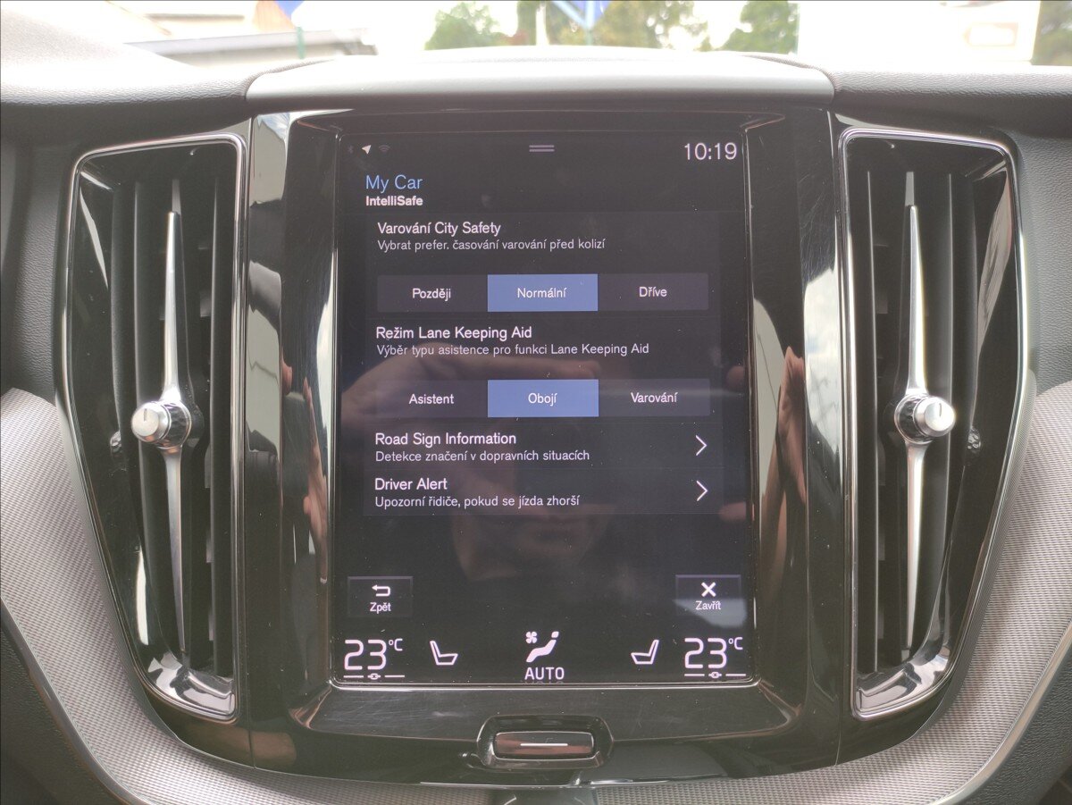 Volvo XC60 SUV / Terénní 2,0 l 140 kw