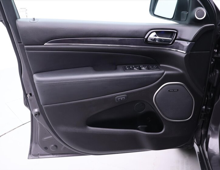 Jeep Grand Cherokee 12