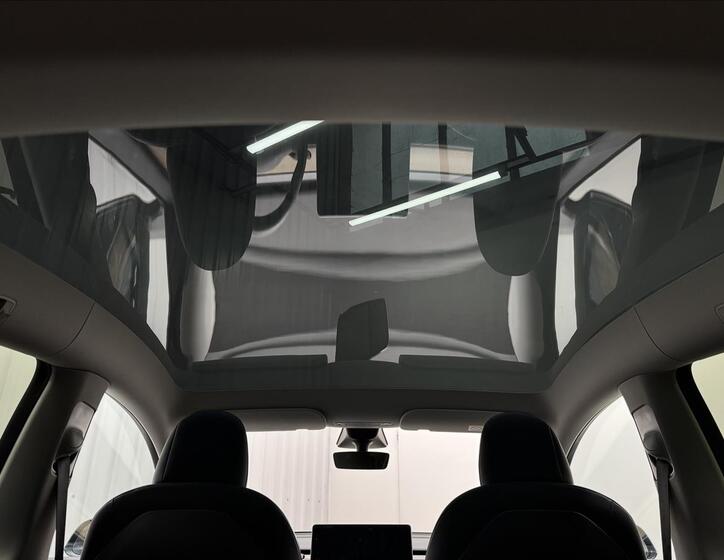 Tesla Model Y 29