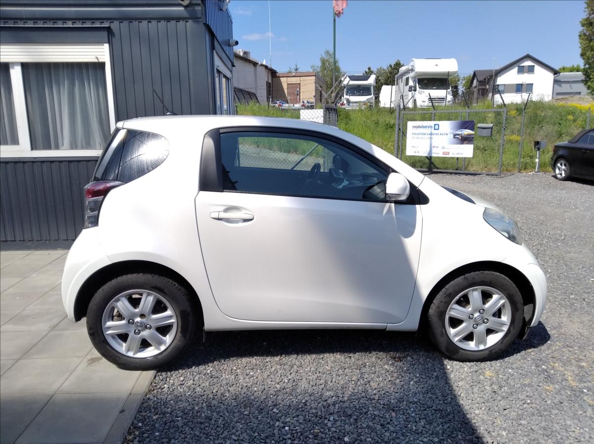 Toyota iQ