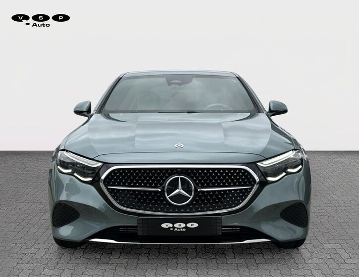 Mercedes-Benz Třídy E 8