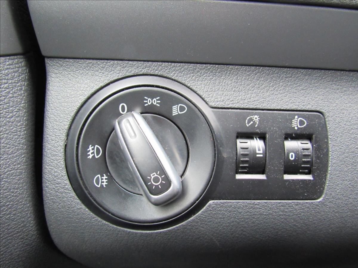 Volkswagen Touran Kombi 1,6 l 75 kw