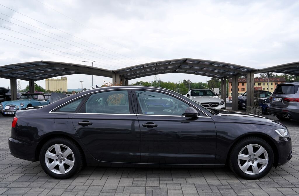 Audi A6 Sedan / Limuzína 2,8 l 150 kw