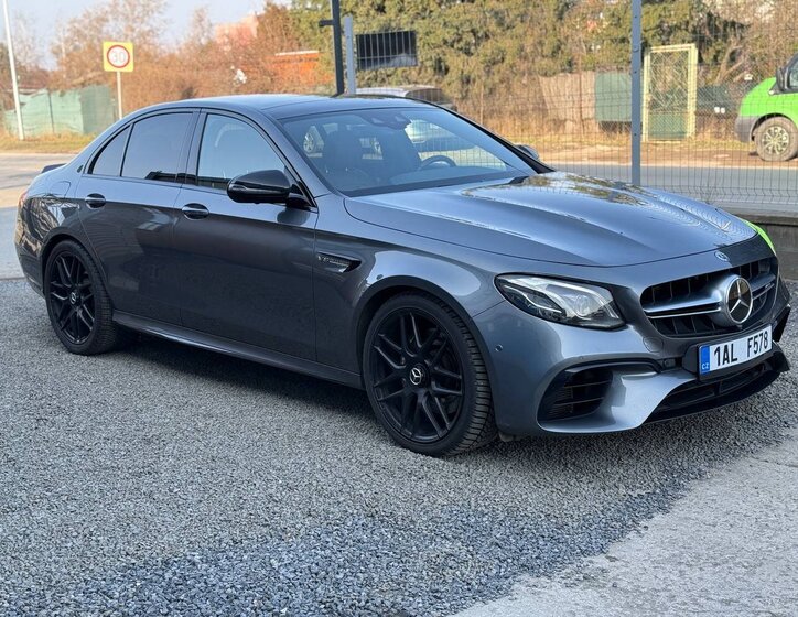 Mercedes-Benz Třídy E Sedan / Limuzína 4,0 l 420 kw