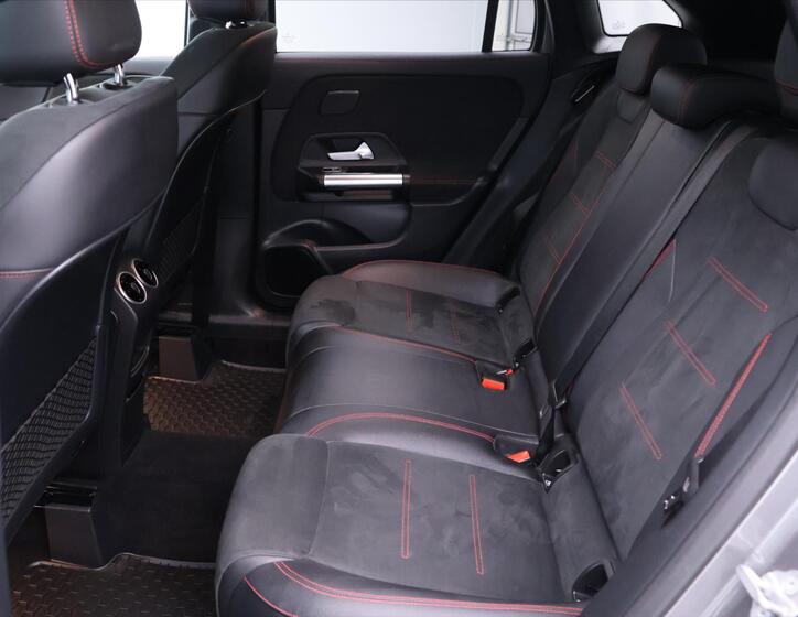 Mercedes-Benz GLA 17