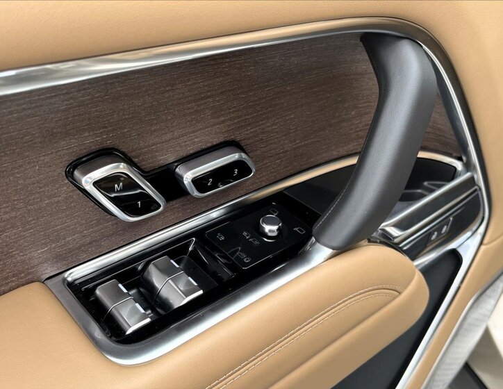 Land Rover Range Rover SUV 3,0 l 404 kw