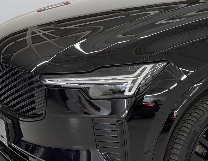 Volvo XC90 SUV / Terénní 2,0 l 184 kw