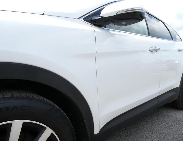 Hyundai Grand Santa Fe 16