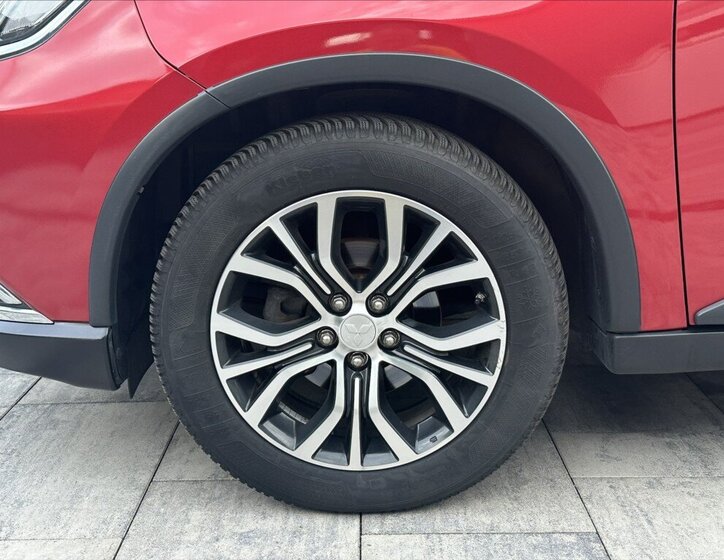 Mitsubishi Outlander SUV / Terénní 2,3 l 110 kw