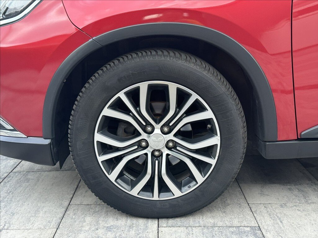 Mitsubishi Outlander SUV / Terénní 2,3 l 110 kw
