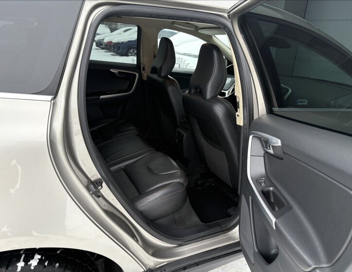 Volvo XC60 SUV 2,4 l 120 kw