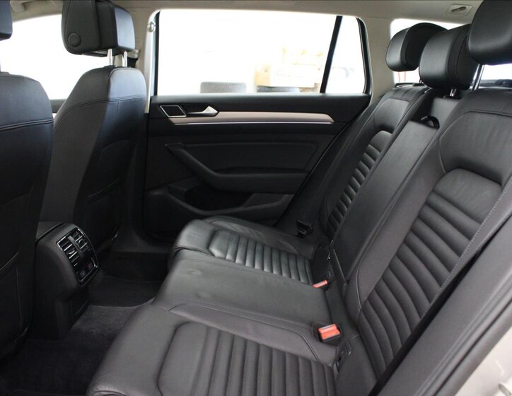 Volkswagen Passat Kombi 2,0 l 140 kw