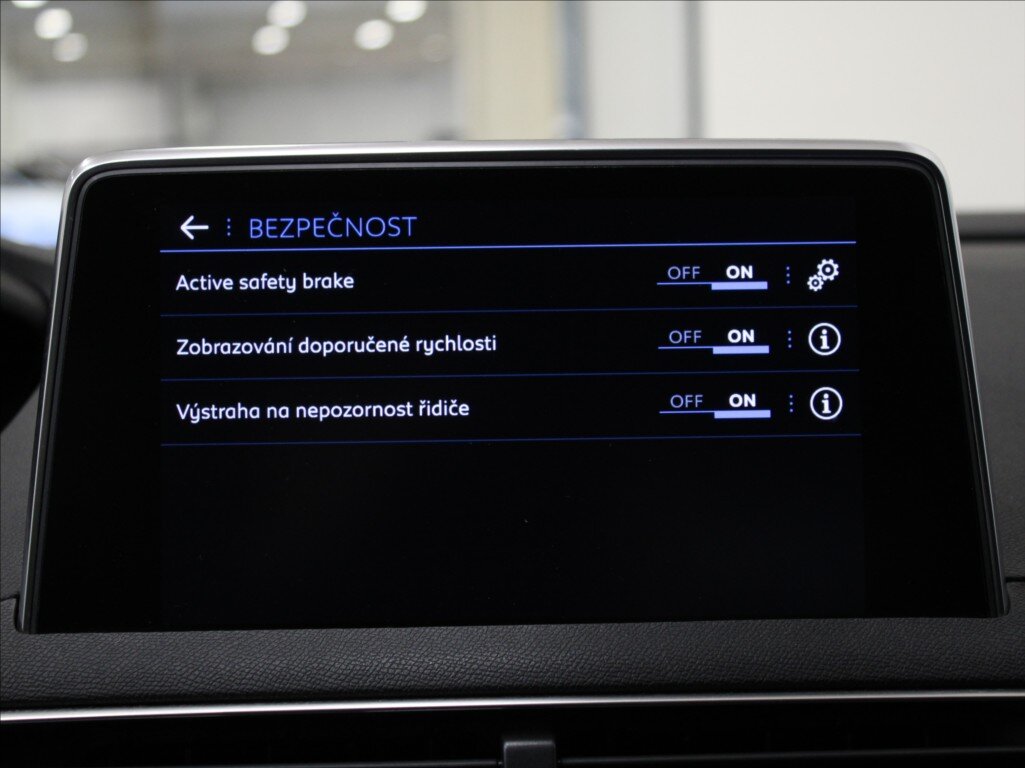 Peugeot 3008 SUV / Terénní 1,2 l 96 kw