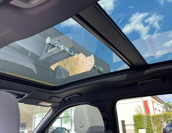 Land Rover Range Rover Velar 11