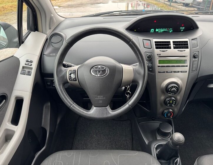 Toyota Yaris 8
