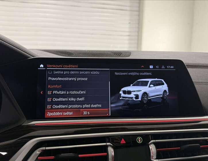 BMW X7 Kombi 3,0 l 250 kw