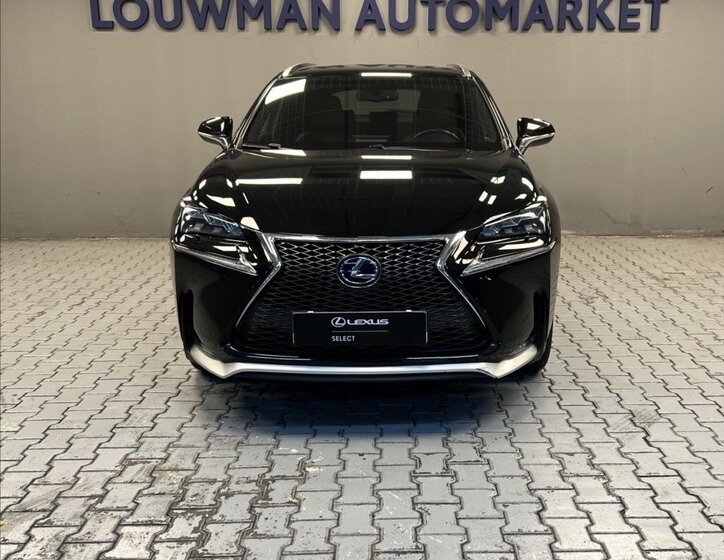Lexus NX 300h 4