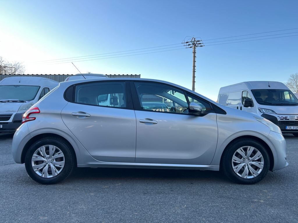 Peugeot 208 Hatchback 1,4 l 70 kw