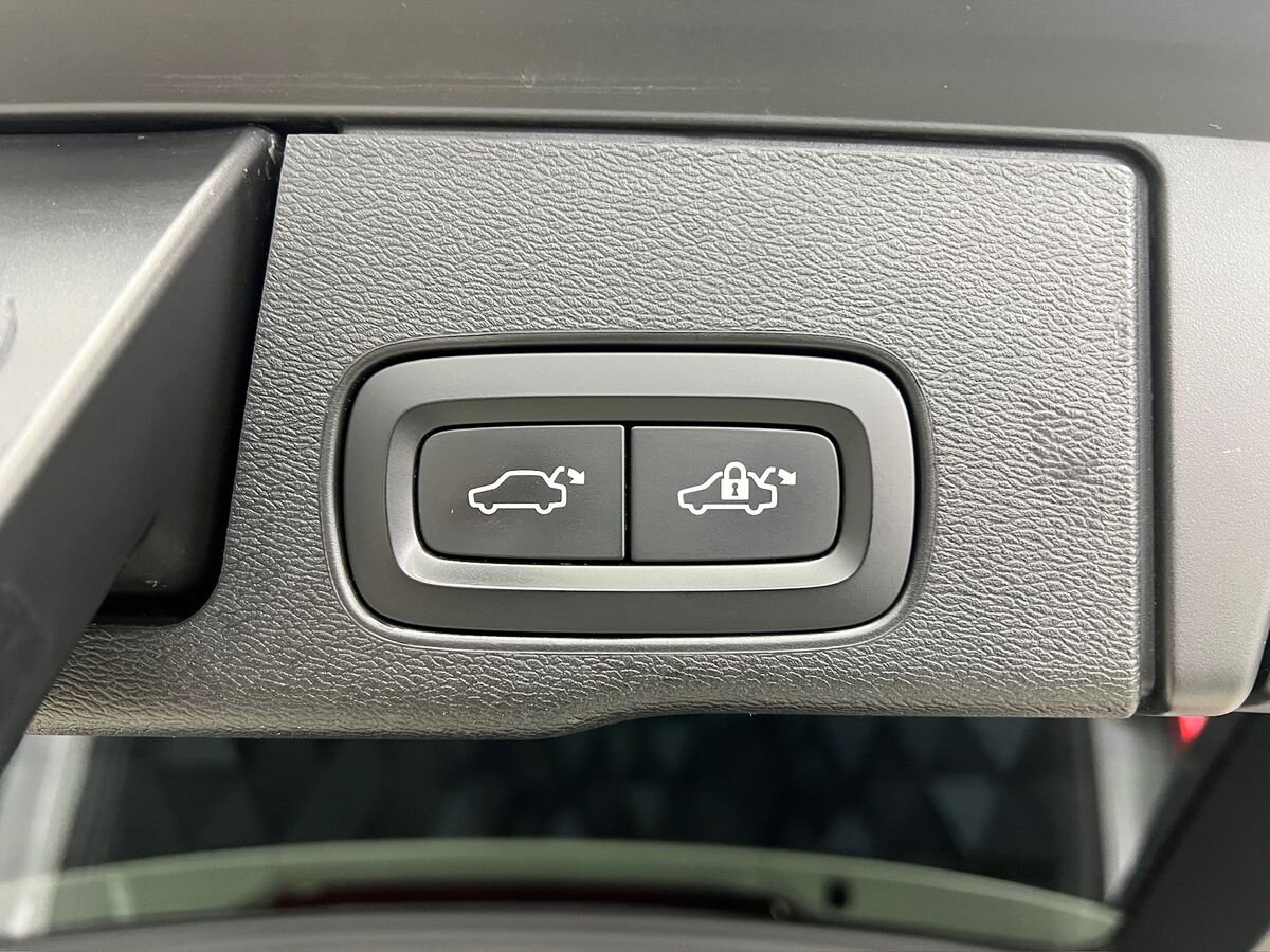 Volvo XC60 SUV / Terénní 2,0 l 288 kw