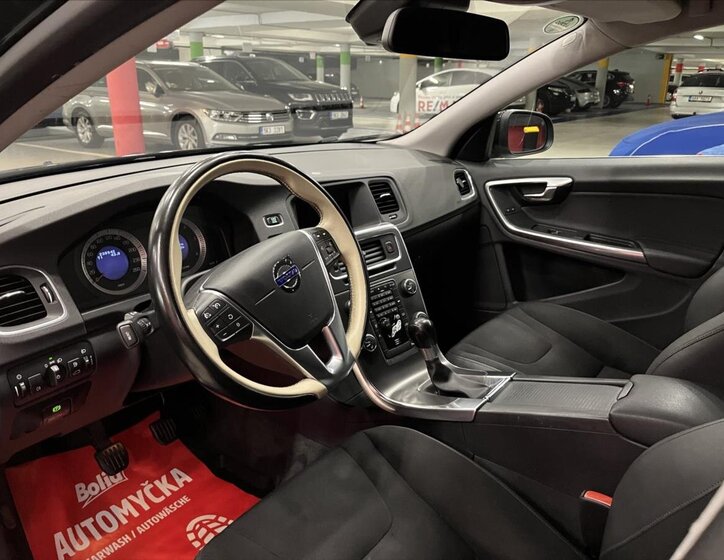 Volvo V60 Kombi 2,0 l 120 kw
