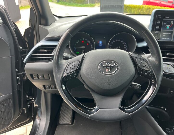 Toyota C-HR SUV / Terénní 1,8 l 72 kw