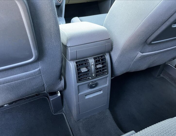 Volkswagen Touran MPV 1,6 l 77 kw