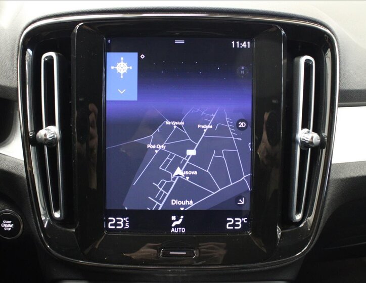 Volvo XC40 SUV / Terénní 2,0 l 182 kw