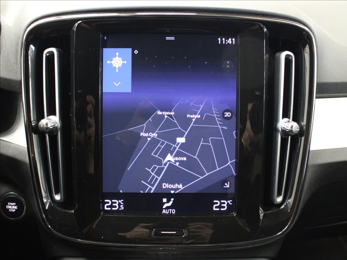 Volvo XC40 SUV / Terénní 2,0 l 182 kw