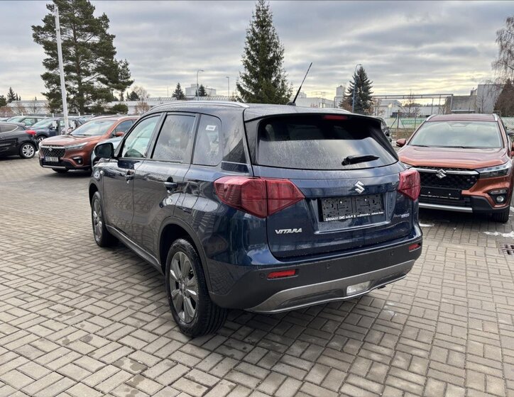 Suzuki Vitara SUV 1,4 l 81 kw