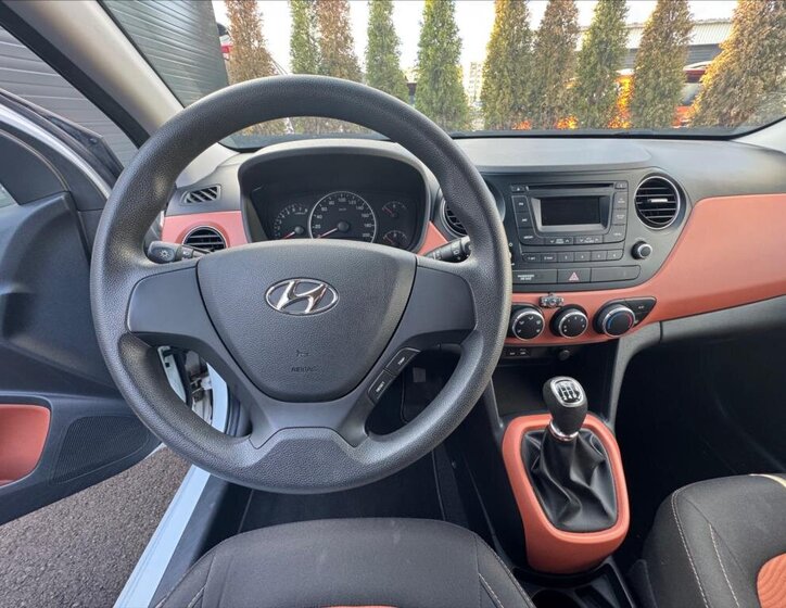 Hyundai i10 15