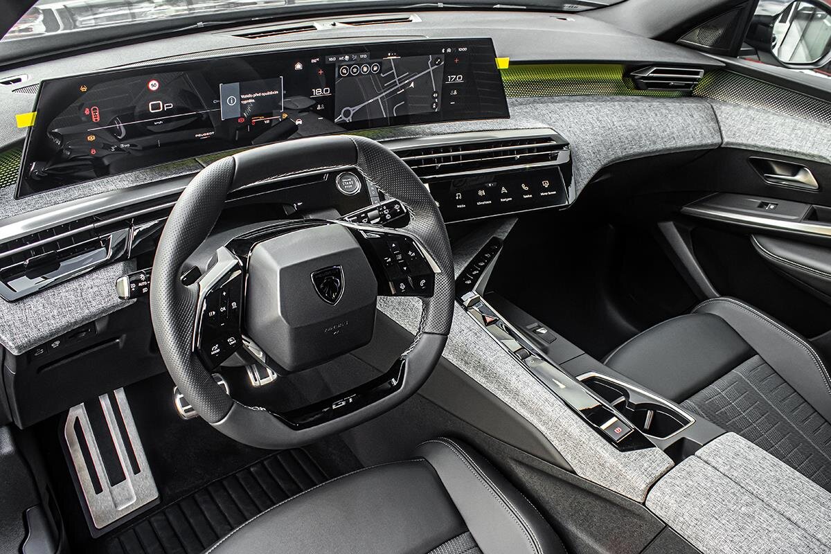 Peugeot 5008 SUV / Terénní 1,2 l 107 kw