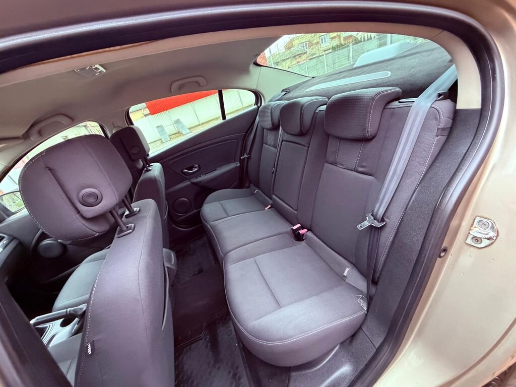 Renault Fluence Sedan / Limuzína 1,6 l 81 kw