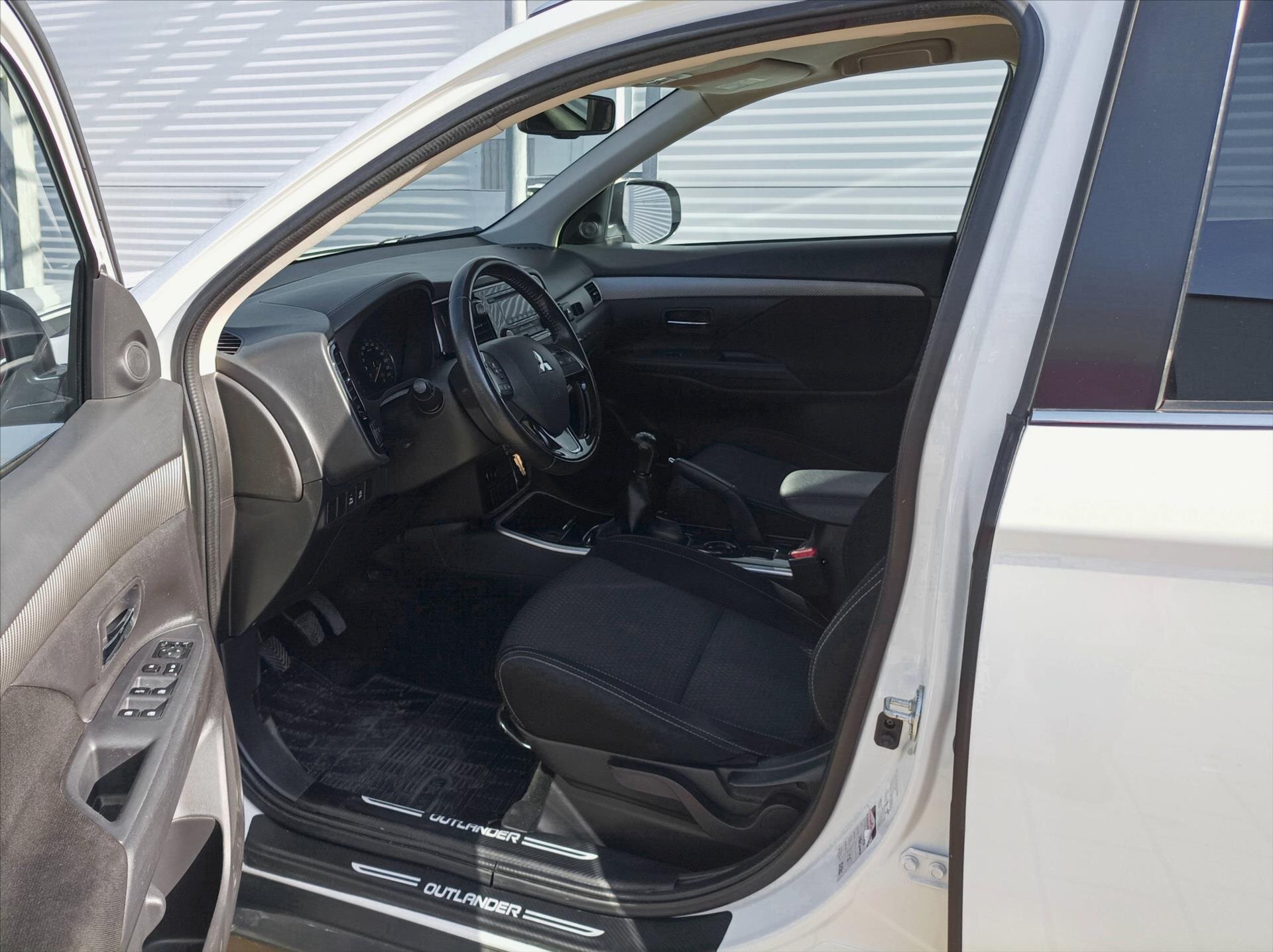 Mitsubishi Outlander SUV 1,9 l 110 kw