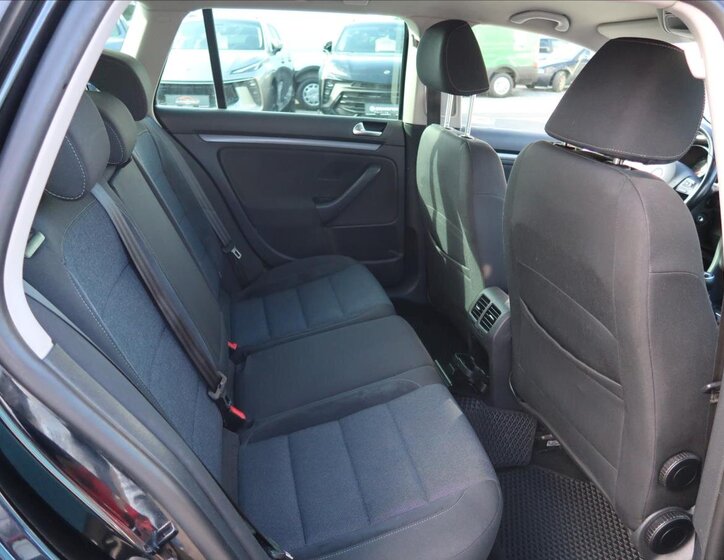 Volkswagen Golf Kombi 1,6 l 77 kw