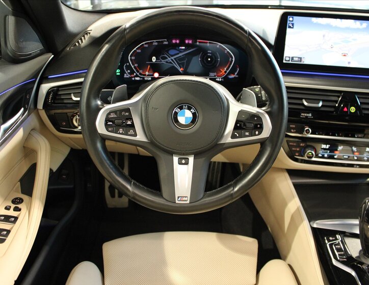 BMW Řada 5 Kombi 3,0 l 210 kw