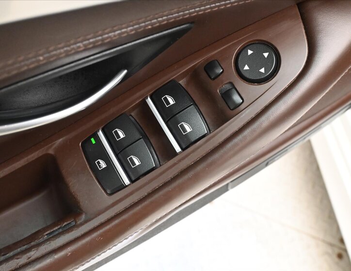 BMW Řada 5 Kombi 3,0 l 190 kw