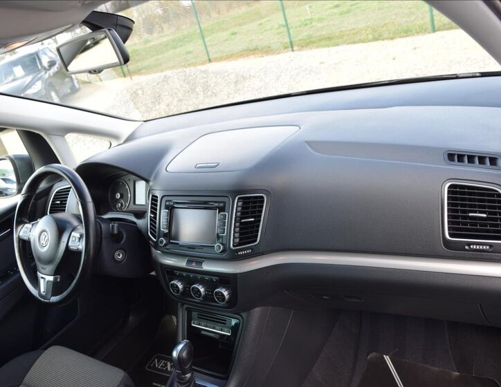 Volkswagen Sharan MPV 2,0 l 103 kw