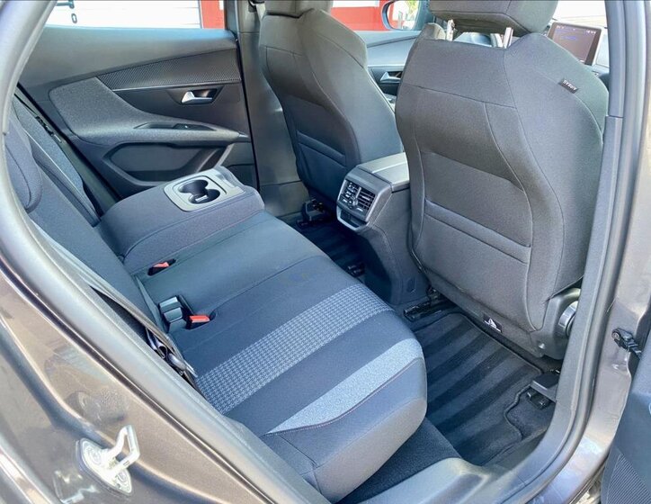 Peugeot 3008 SUV 1,2 l 96 kw