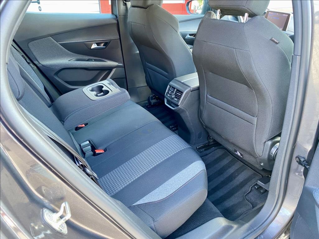 Peugeot 3008 SUV 1,2 l 96 kw