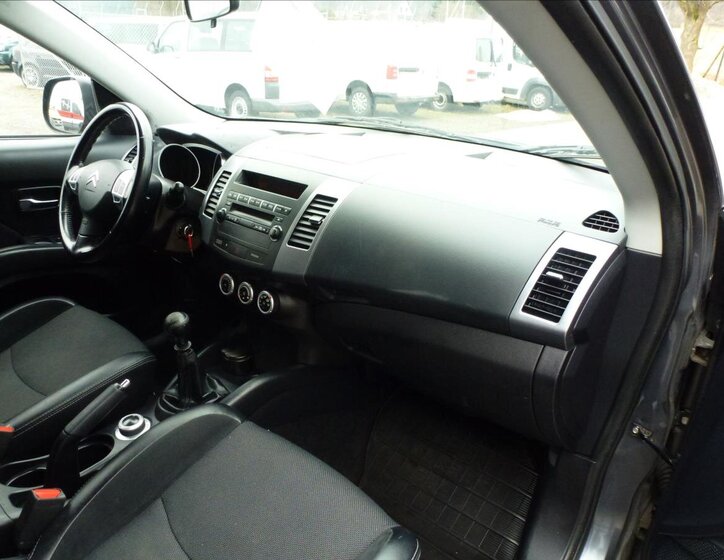 Citroën C-Crosser SUV 2,2 l 115 kw