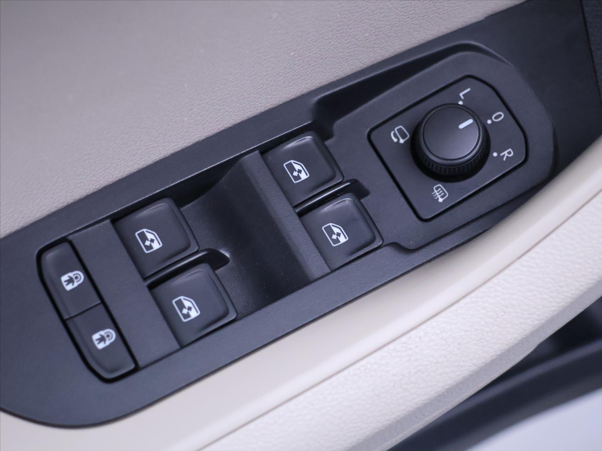 Škoda Karoq SUV / Terénní 1,5 l 110 kw